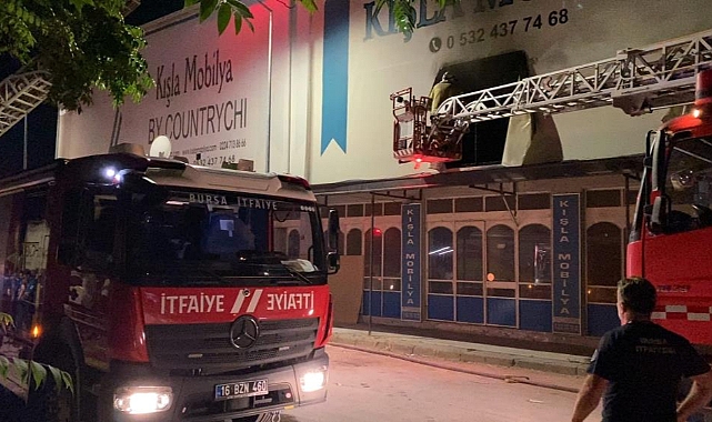 Bursa İnegöl’de mobilya fabrikasında yangın: Alevler 1 saatte söndürüldü