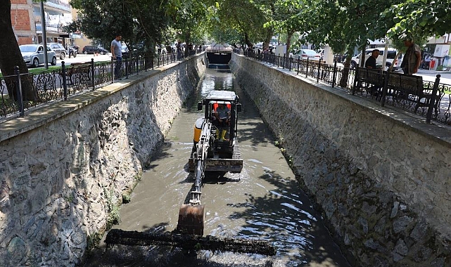 BUSKİ Son 3 Ayda 21 Kilometre Dere Temizledi