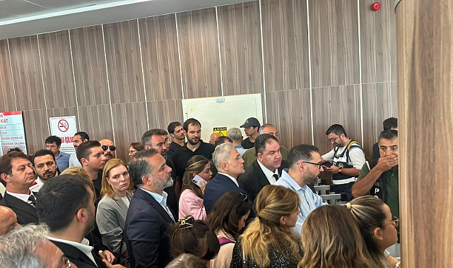 CHP’li isimler ve Bozbey’in ailesi duruşma öncesi adliyede
