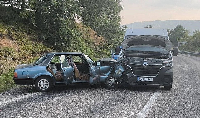 İnegöl’de Minibüs ile Otomobil Çarpıştı: 2 Yaralı