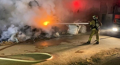 İnegöl OSB'de Orman Ürünleri Fabrikasında Yangın: Ahşap Atıkları Alev Aldı 