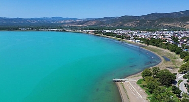 İznik Gölü Turkuaza Büründü! Bazilika Kartpostallık Görüntüler Oluşturdu