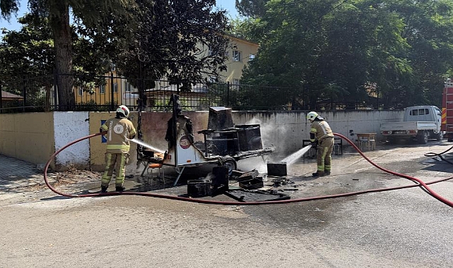 İznik’te karavan yangını paniği! Köfte ekmek karavanı alevlere teslim oldu