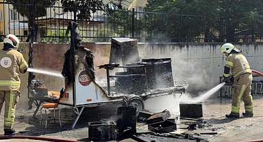 İznik’te Karavan Yangını Paniği! Köfte Teknesi Alevlere Teslim Oldu