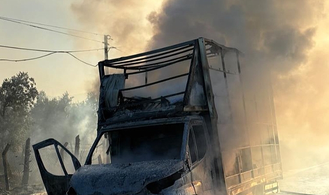 Orhangazi'de Seyir Halindeki Kamyonet Alev Alev Yandı