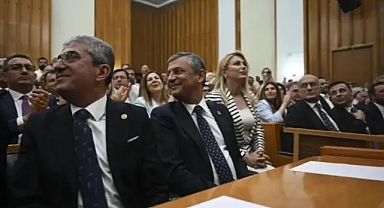 Özgür Özel ve 91 Milletvekili CHP'den İstifa Etti,