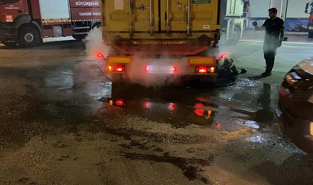 Seyir Halindeki Tır Yandı! Sürücünün Soğukkanlılığı Faciayı Önledi